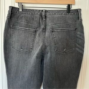 Universal Thread High-Rise Skinny Jean in Grey with Distressing Women’s 14